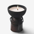 Grainstone - Porte-bougie en ciment et bois avec design sculptural