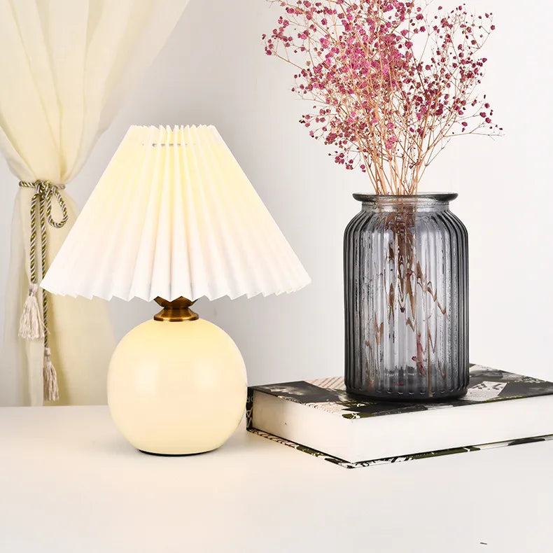 CeramiGlow - Élégante lampe de table en céramique pour une ambiance chaleureuse