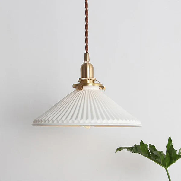 LumiShade - Suspension blanche moderne au design cannelé