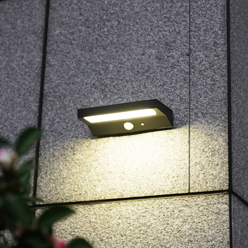 GlowSense – Solar væglampe med høj lysintensitet og bevægelsesdetektion til udendørs brug