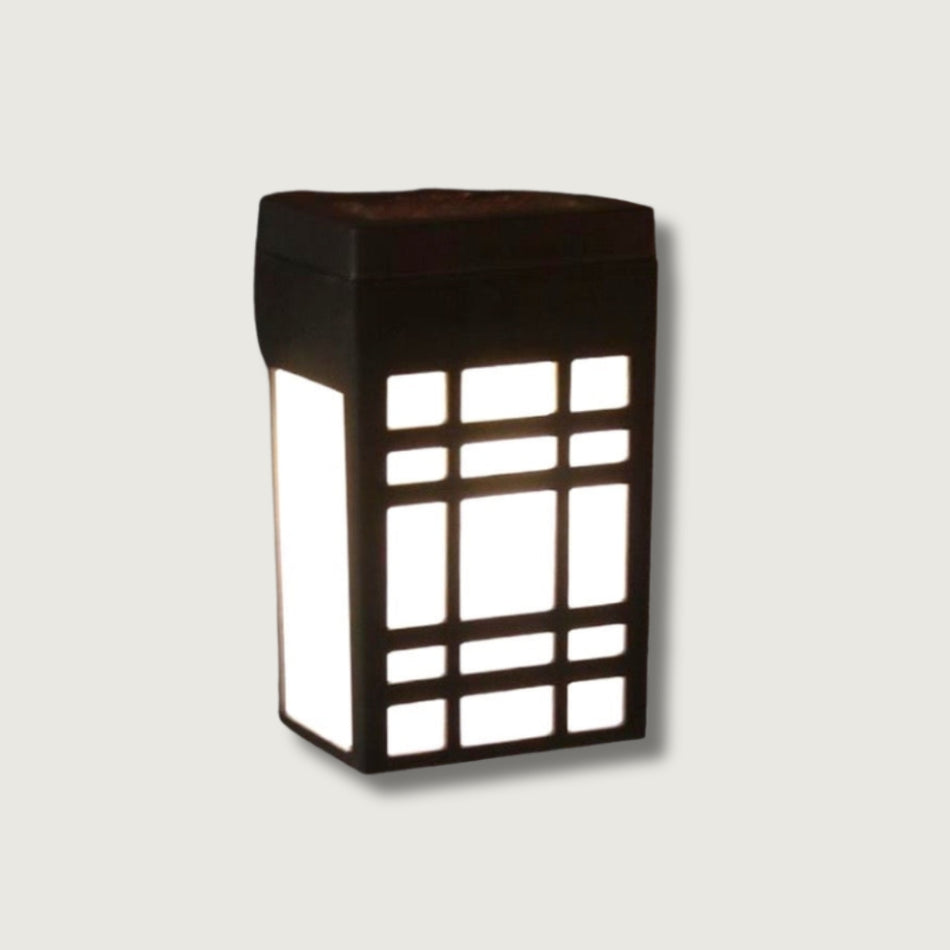 SolarGlow – Elegant solcellelampe med intelligent sensorstyring