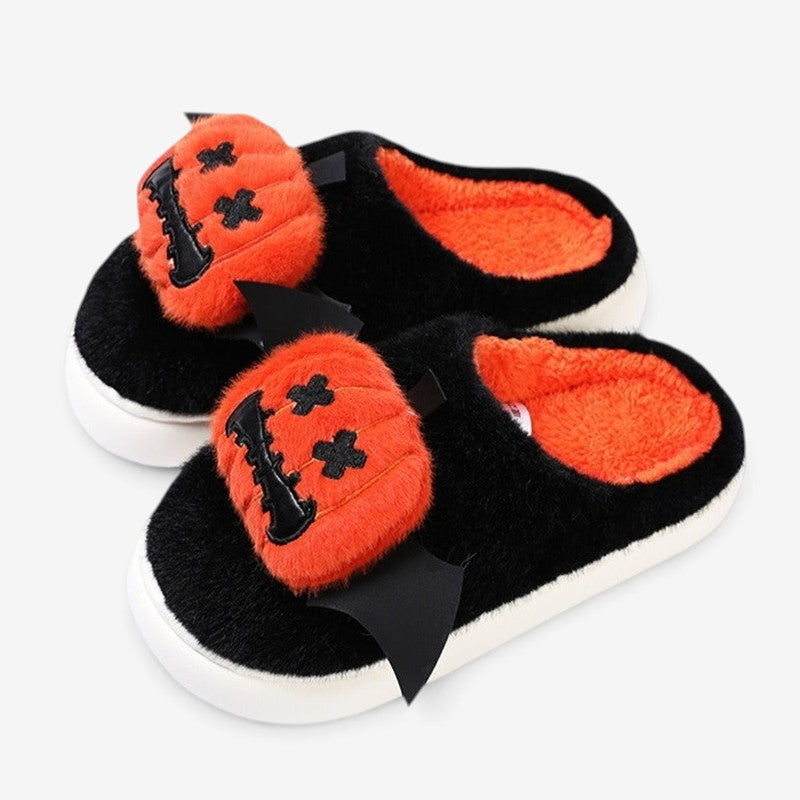 Mignonnes pantoufles d’Halloween avec motif cartoon