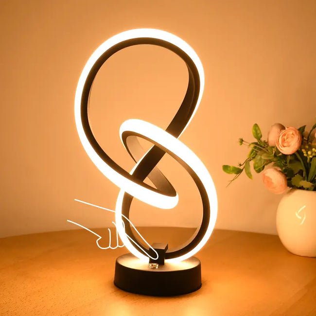 AuraFlex - Lampe élégante réglable pour un éclairage polyvalent