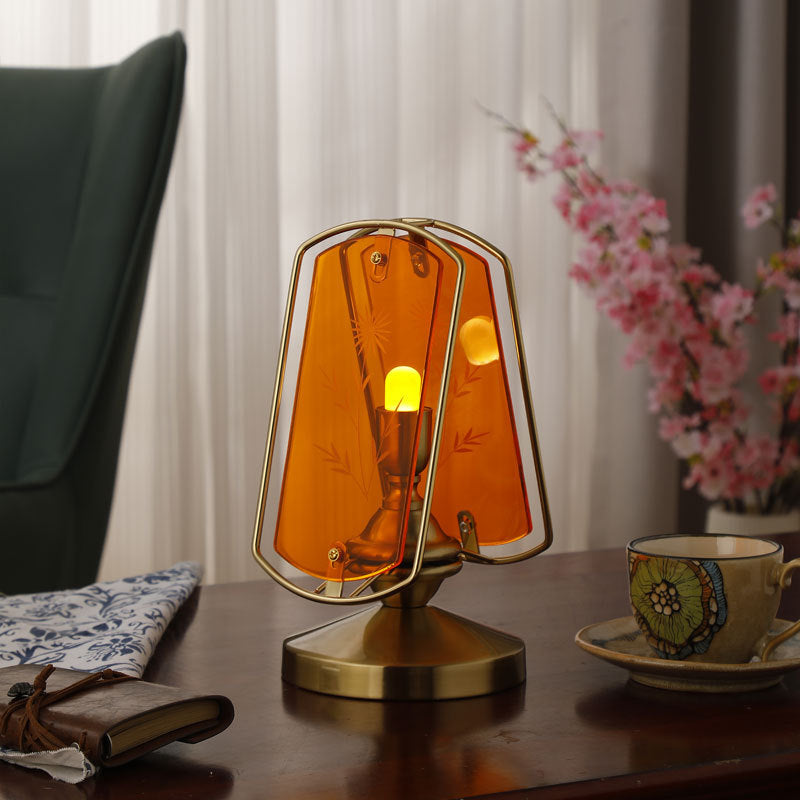 FloraGlow – Lampe de table colorée avec abat-jour gravé de fleurs et pied élégant