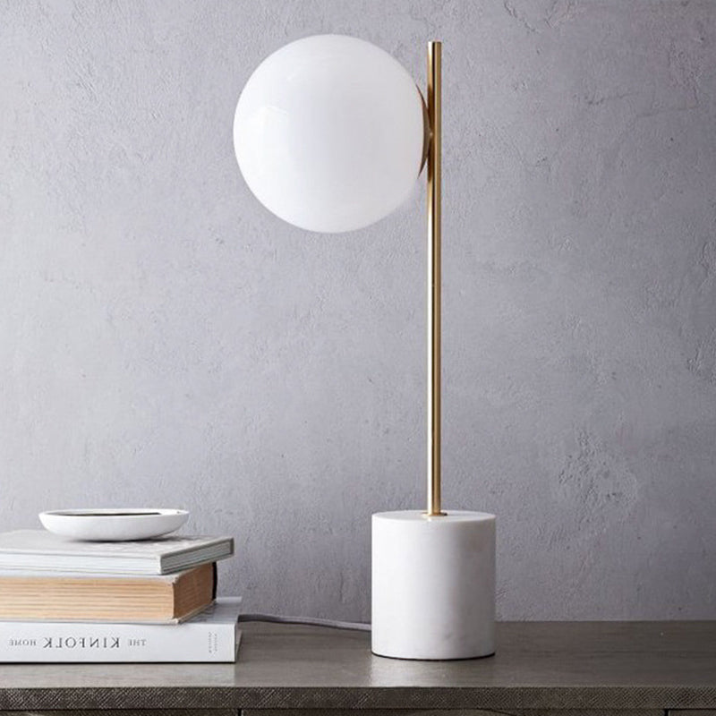 GlobeMist - Lampe de table Globe blanche avec pied élégant inspiré de la pierre