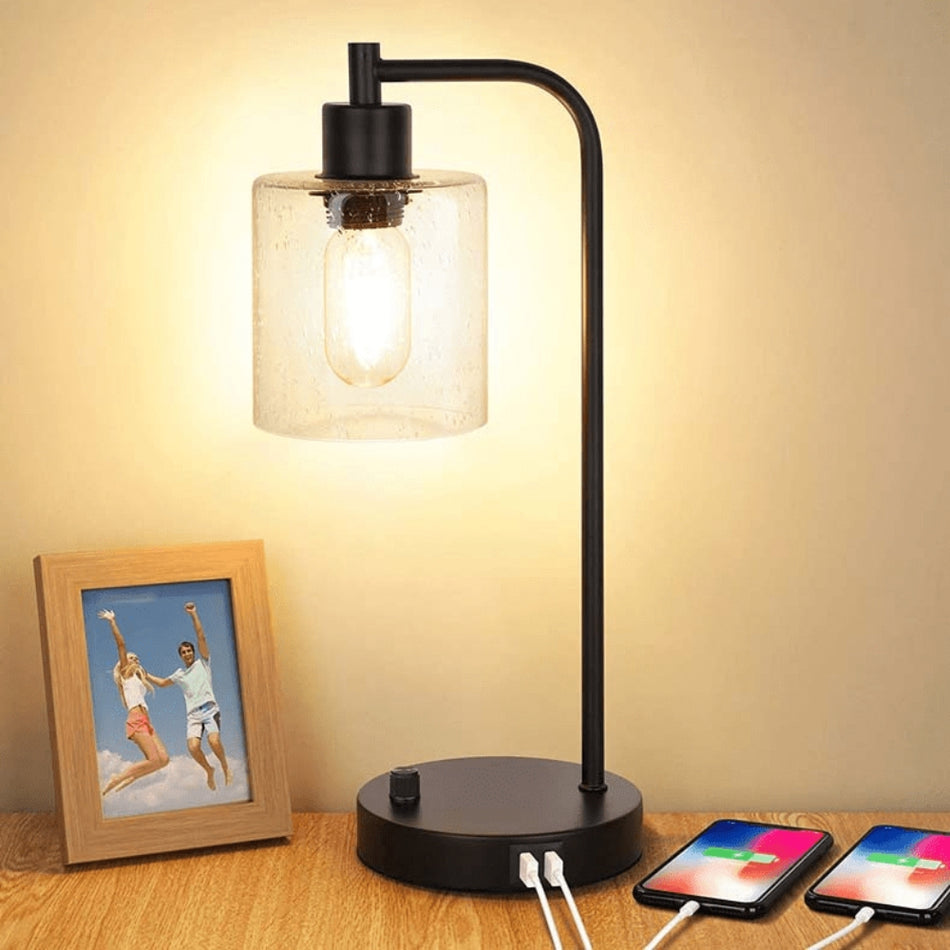 LumoDesk - Lampe LED élégante avec abat-jour en verre et ports USB pratiques pour la maison moderne