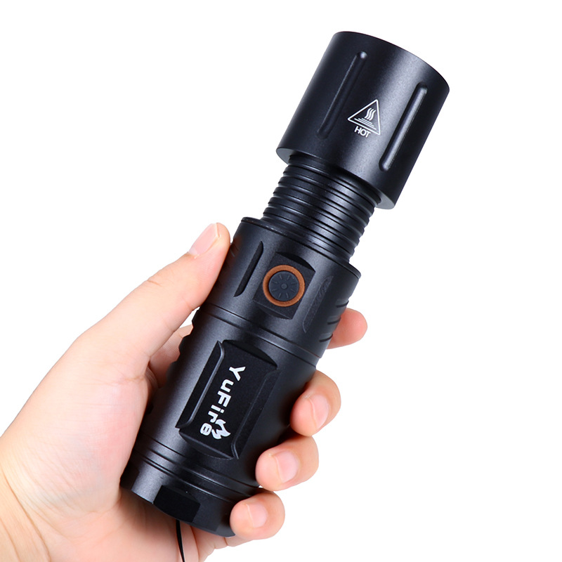 LumeMatrix - Lampe torche LED ultra-lumineuse avec tête réglable et longue autonomie