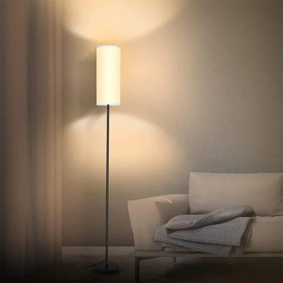 LumiGlow – Slank Gulvlampe med Cylindrisk Skærm for Blød Stemningsbelysning