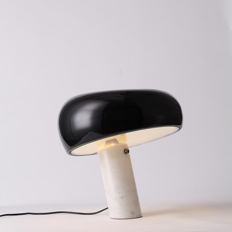 GlowNest – Klassisk bordlampe med moderne afrundet skærm