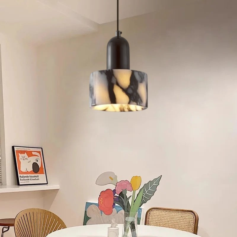 NoirGlow – Suspension noire moderne avec lumière diffuse chaude