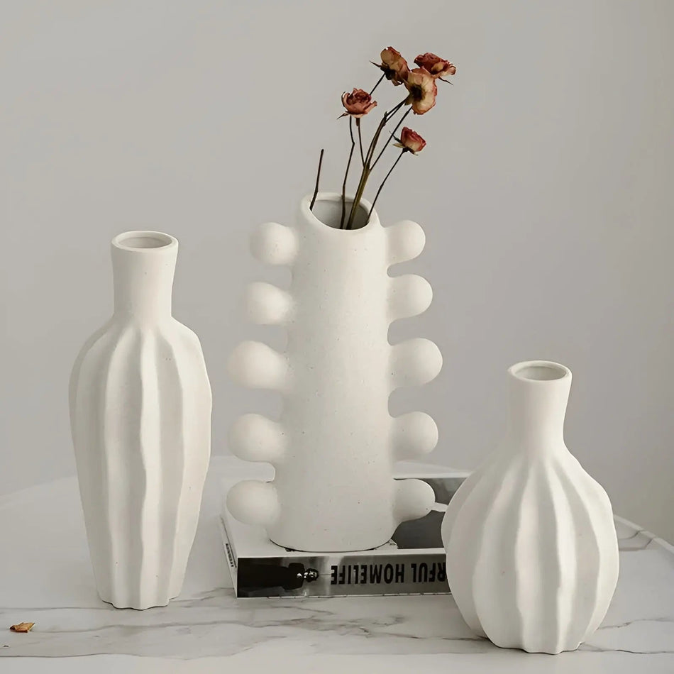Nordic Bloom - Minimalistisk keramikvase for tidløs interiørelegance