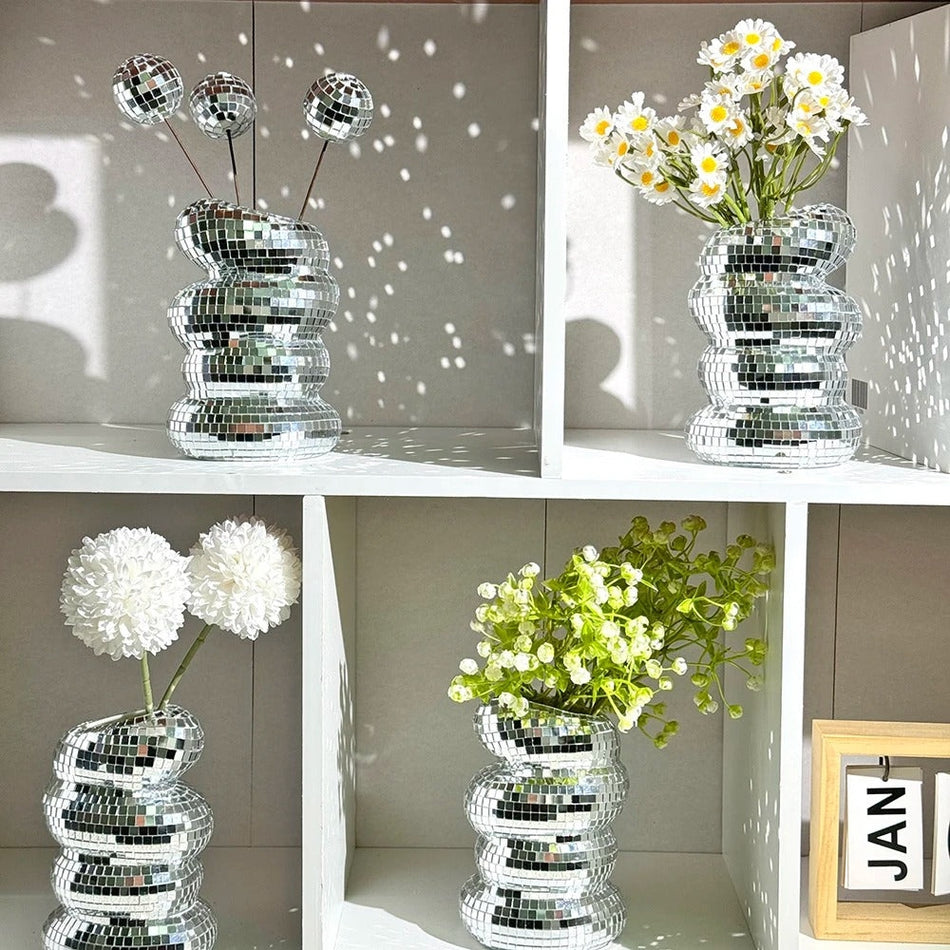 RetroTwist -  Disco vasen med retrospejldesign og moderne flair til iøjnefaldende boligindretning