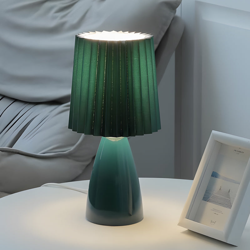 PleatGlow – Lampe de table élégante à intensité variable avec recharge USB