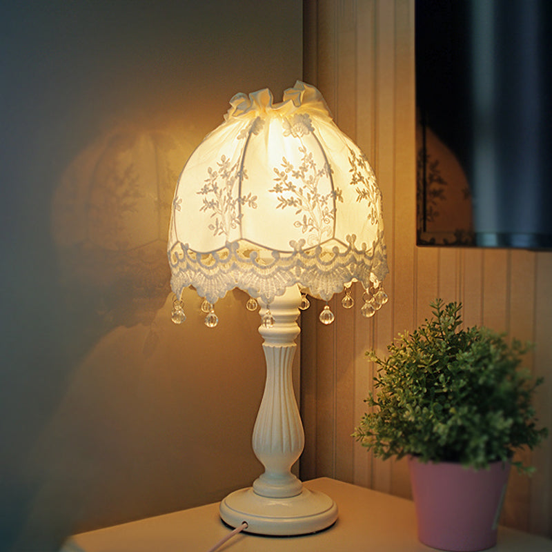 LaceDream - Lampe de chevet élégante en forme de dôme avec de fines dentelles