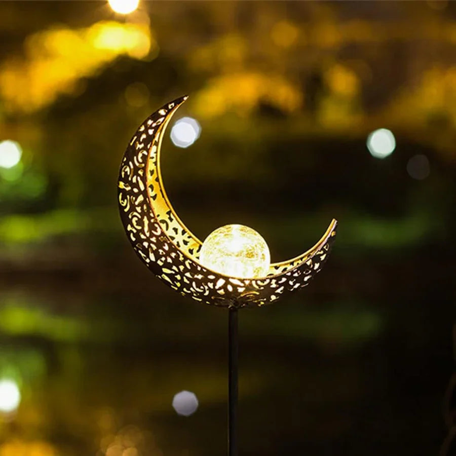 MoonGlow – Måneformet havelampe med solenergi og finurlig glød