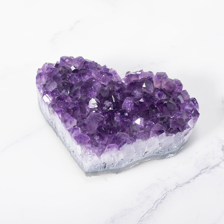 CrystalAura - Ametystklynge med strålende lilla krystaller
