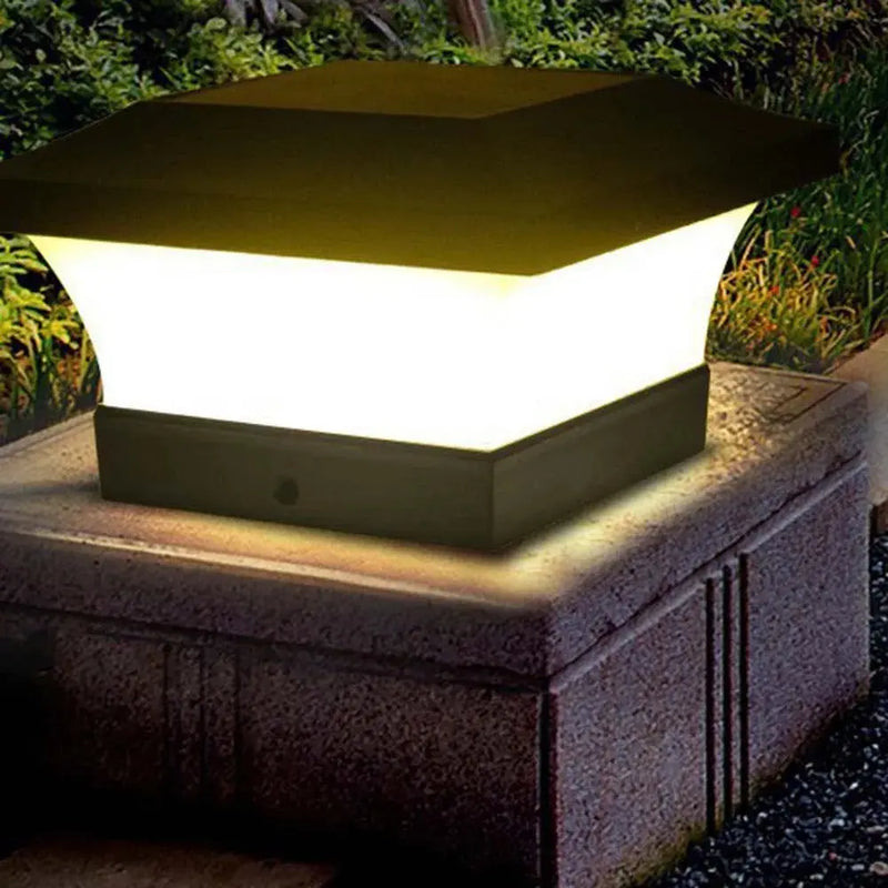 SolarGlo - Stilfuld Solar Gate Lampe til Ubesværet Udendørs Stemning