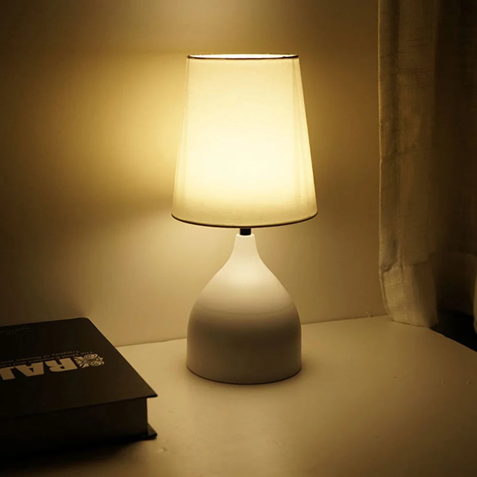 LumaTouch – Lampe de table LED élégante avec commande tactile et design compact économe en énergie pour espaces modernes