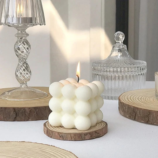 AuraCandle - Bougie cube élégante pour une ambiance apaisante