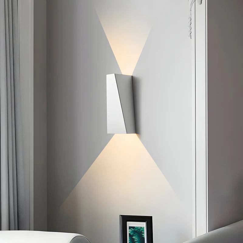 LumoEdge – Applique murale minimaliste en forme de trapèze avec lumière LED vers le haut et le bas  