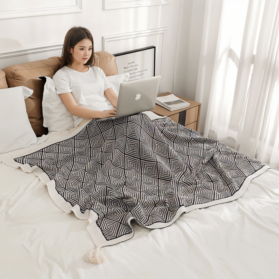 ComfyNest – Geometrisk mønster tæppe til sofa og seng med moderne stil