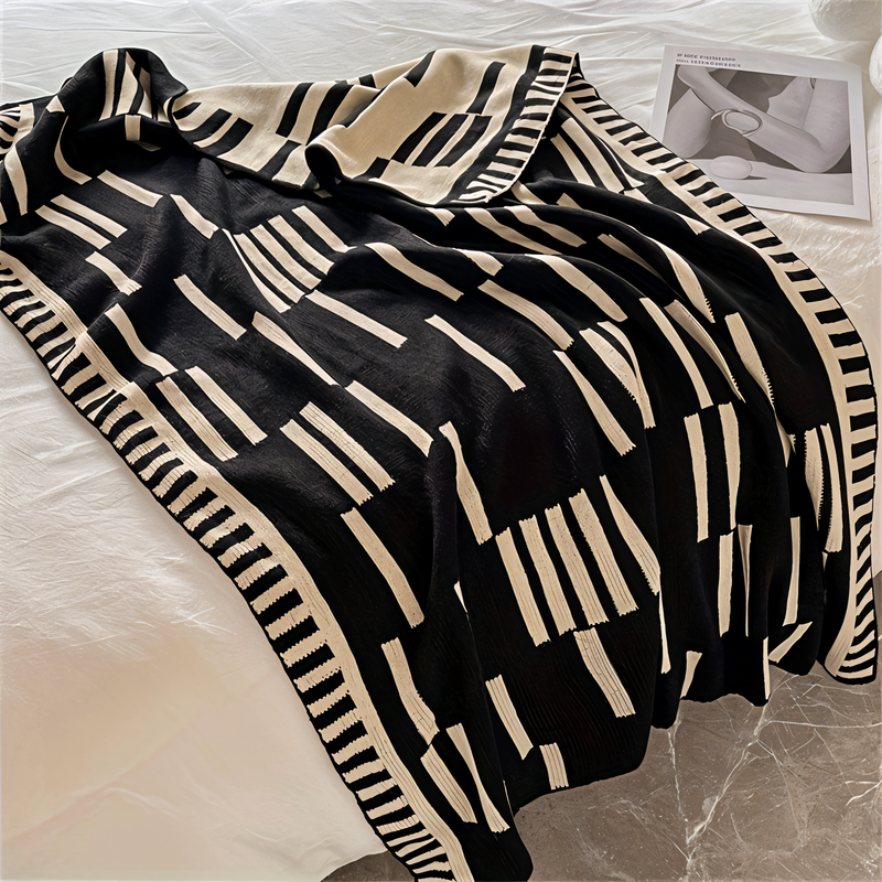ComfyNest – Blødt tæppe med elegant stribet design for hyggelig komfort