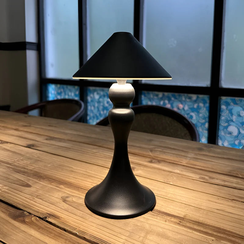 RetroLite – Lampe de table sans fil avec intensité réglable et design incurvé