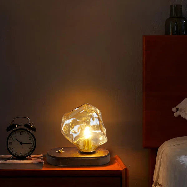 CrystalGlow - Kunstnerisk glasbordlampe til luksuriøs stemning