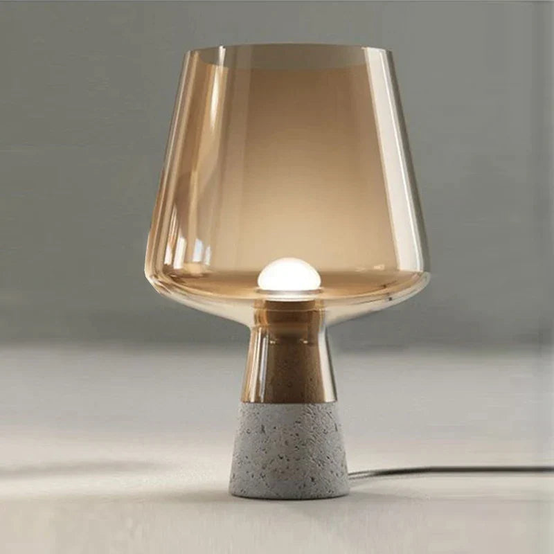 GlowBell - Lampe de table moderne avec abat-jour effilé et design d’ampoule exposée