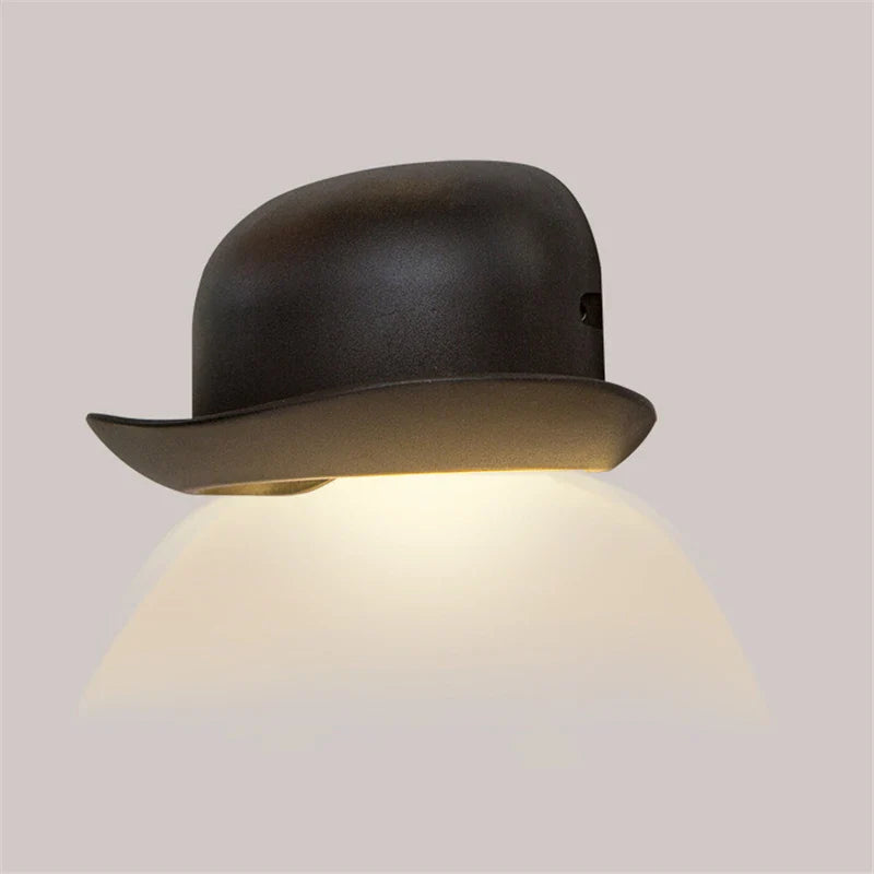 LumiCap - Applique murale moderne avec silhouette élégante inspirée d'un chapeau