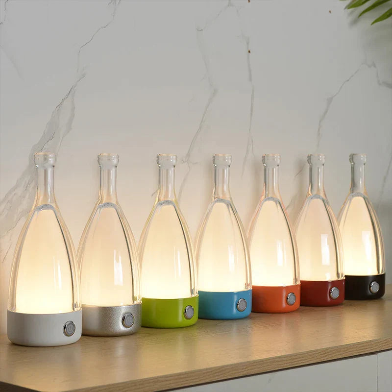 LumoBottle – Lampe de table moderne en forme de bouteille avec lumière LED dimmable pour salons et espaces sociaux  