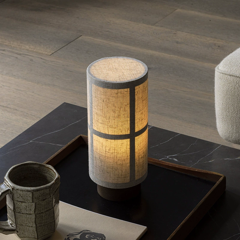 SereniGlow - Elegant Natlampe med Silkeskærm og Træfod
