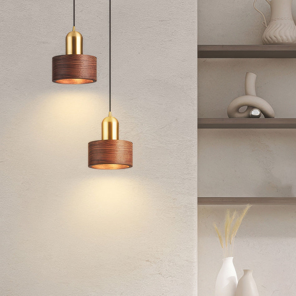 WalnutGlow – Suspension élégante finition noyer avec détails en laiton brossé