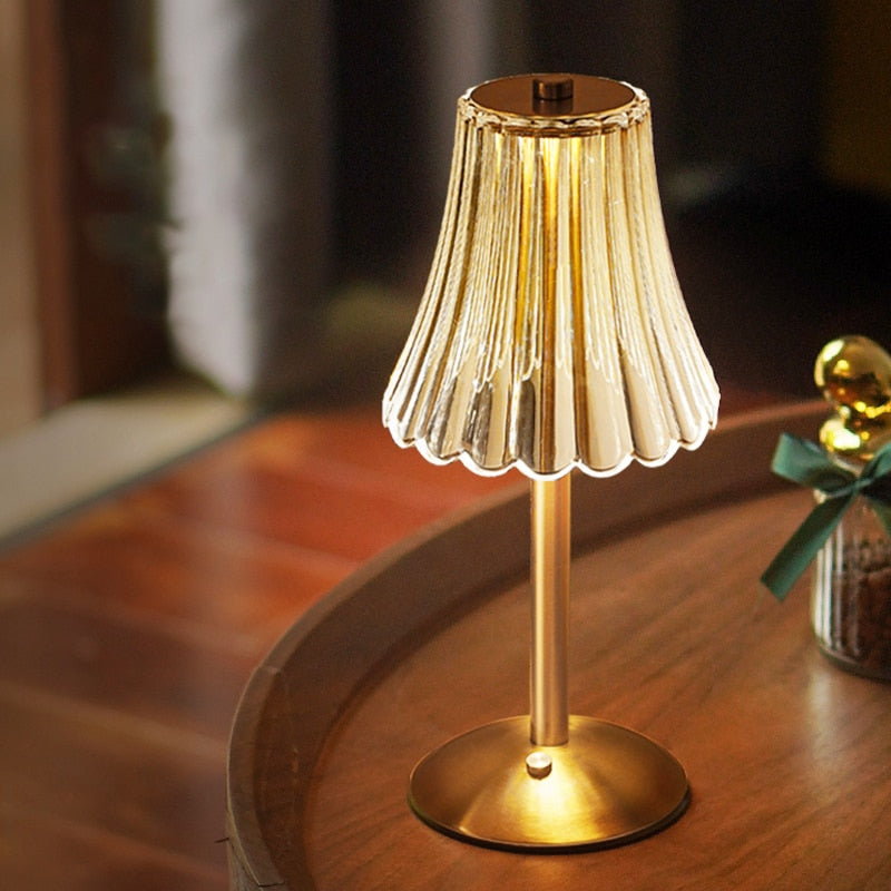LumiAura - Lampe de table en cristal élégante pour une ambiance intemporelle