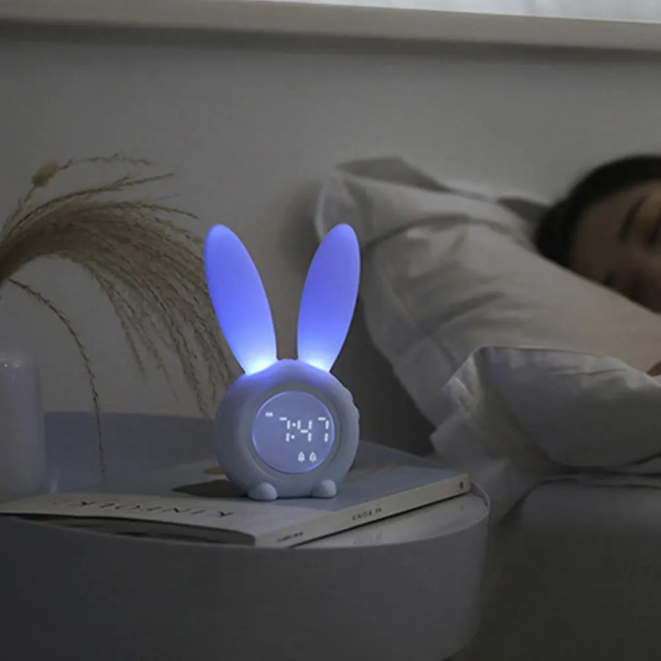BunnyGlow – Sød Kanin Vækkeur med Blødt Lys og LED Display