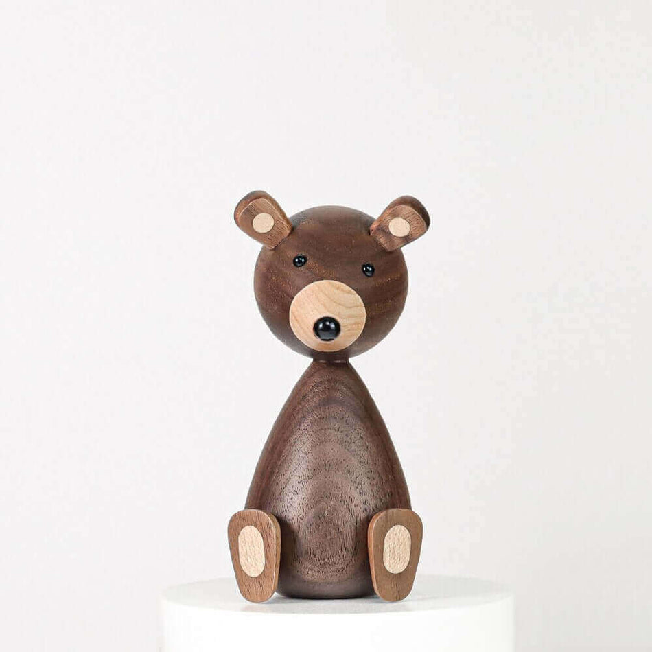BearWood – Charmerende bjørnefigur i træ med minimalistisk design og legende look