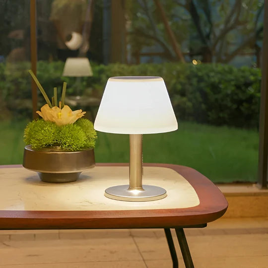 AuraLight - Lampe de table solaire élégante
