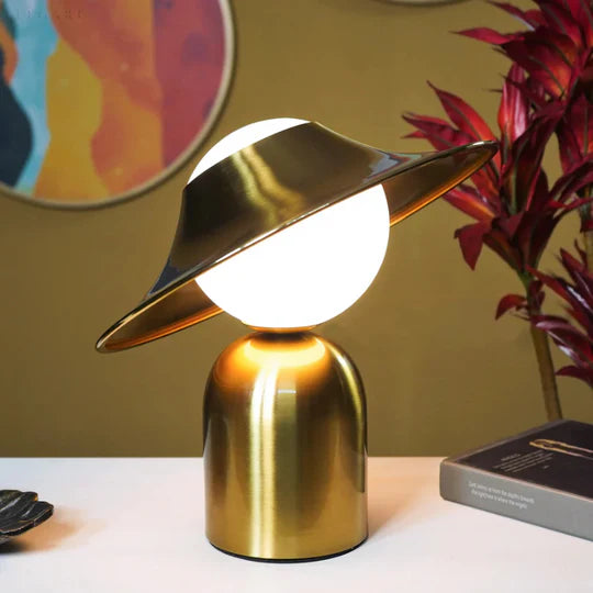 GlamourLight - Lampe finition dorée élégante pour une touche d’élégance intérieure