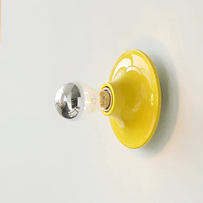 GlowVintage - Lampe murale rétro classique avec ampoule visible pour un éclairage intérieur chaleureux