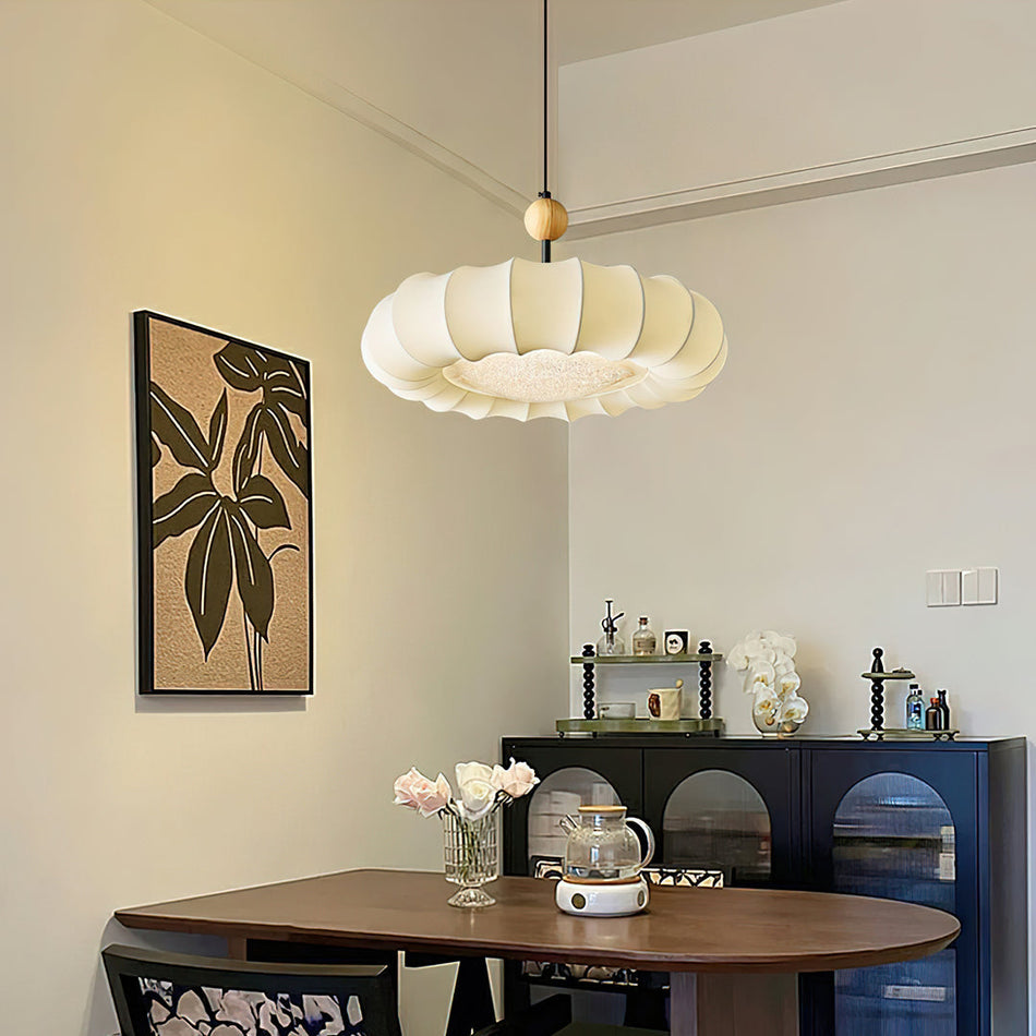 NimbusGlow – Suspension en forme de nuage avec détails en bois pour intérieurs apaisants  