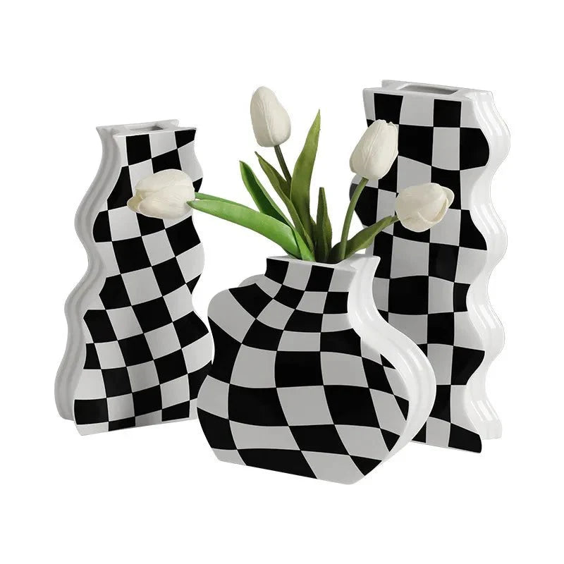 GridMuse – Vase en céramique noir et blanc à damier disponible en plusieurs tailles pour décoration