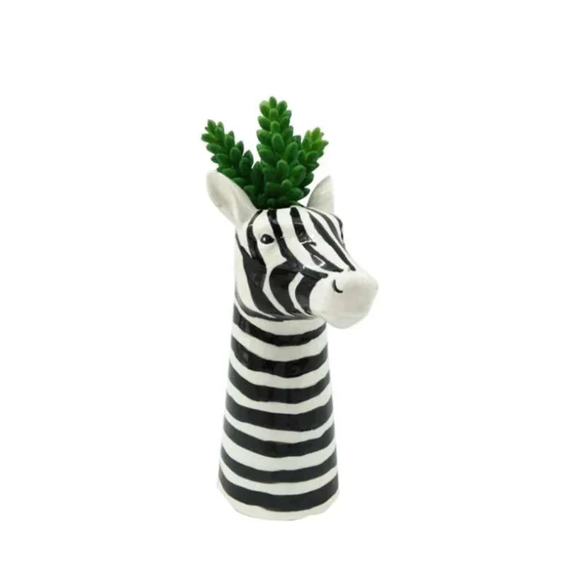 ZyraForm – Keramisk stribet vase med moderne design og kunstneriske detaljer