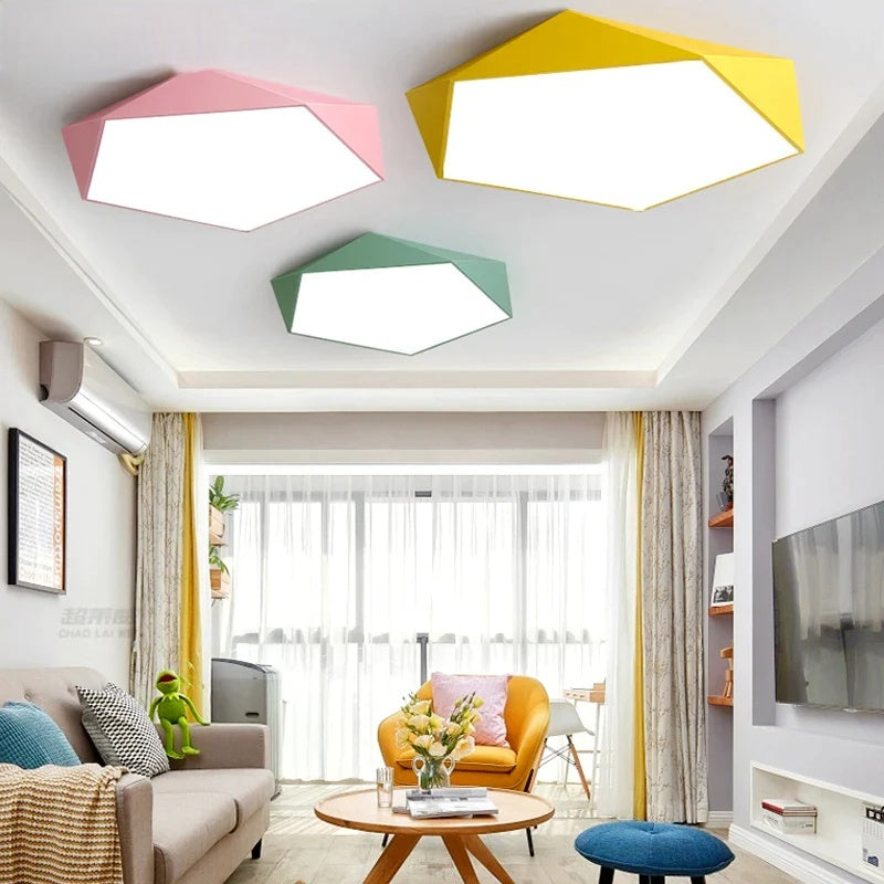 LumiHexa - Plafonnier pentagonal moderne au design élégant et accrocheur