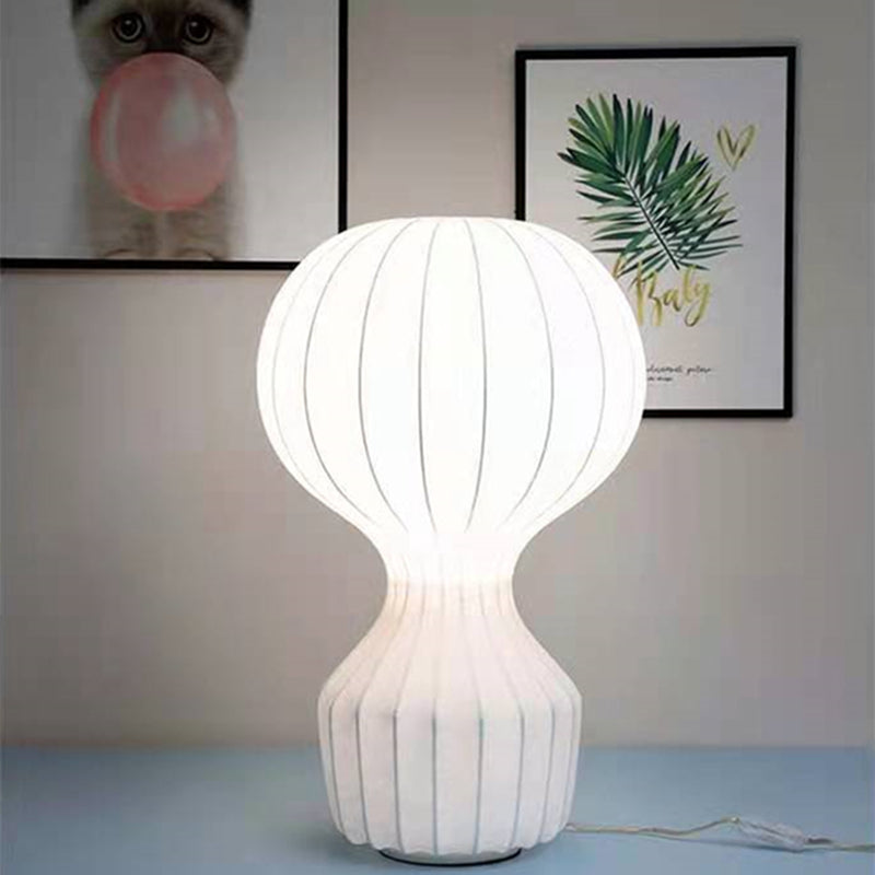 DomeGlow - Elegant LED-bordlampe med varmluftballon til hyggelig belysning