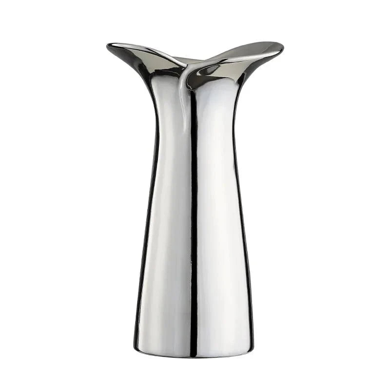 LuxeForm – Sølv Keramisk Vase med Geometrisk Udvidet Design til Moderne Boligindretning