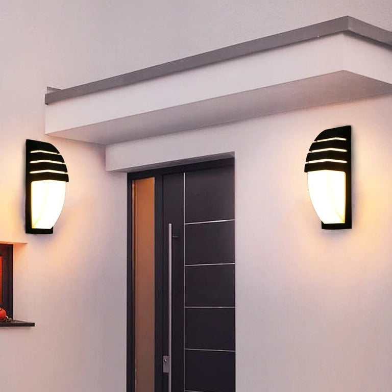 LumeGlow – Applique murale extérieure moderne avec un design élégant incurvé et des accents décoratifs