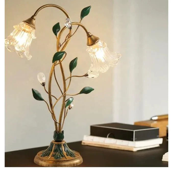 FloraVibe – Elegant blomsterinspireret bordlampe for blød belysning og tidløs charme