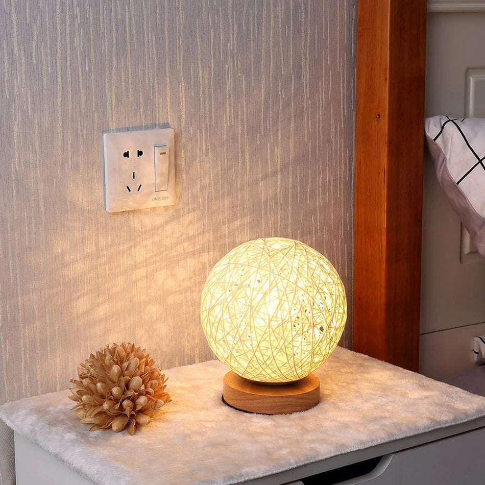 GlowWeave - Lampe de table dimmable artisanale en rotin pour une ambiance chaleureuse