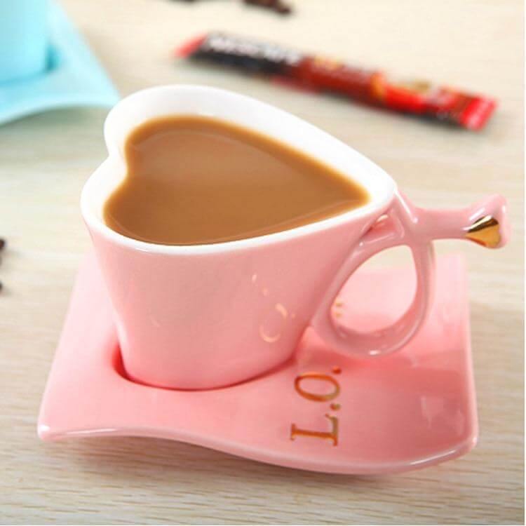 HeartSip – Tasse romantique en forme de cœur avec anse en anneau et soucoupe assortie