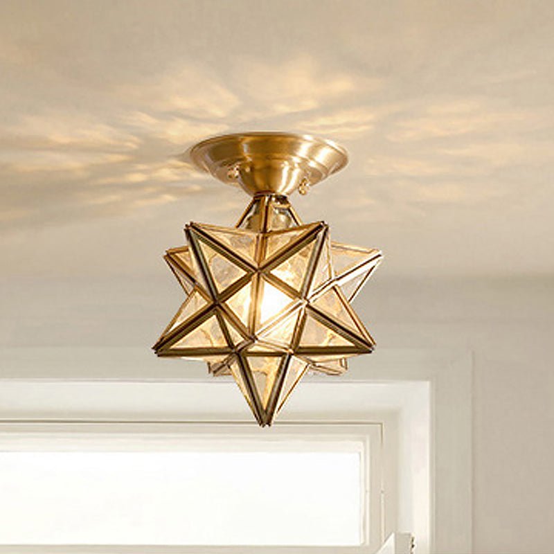 Brillistar – Stjerneformet loftlampe i messing med klassisk glasdesign
